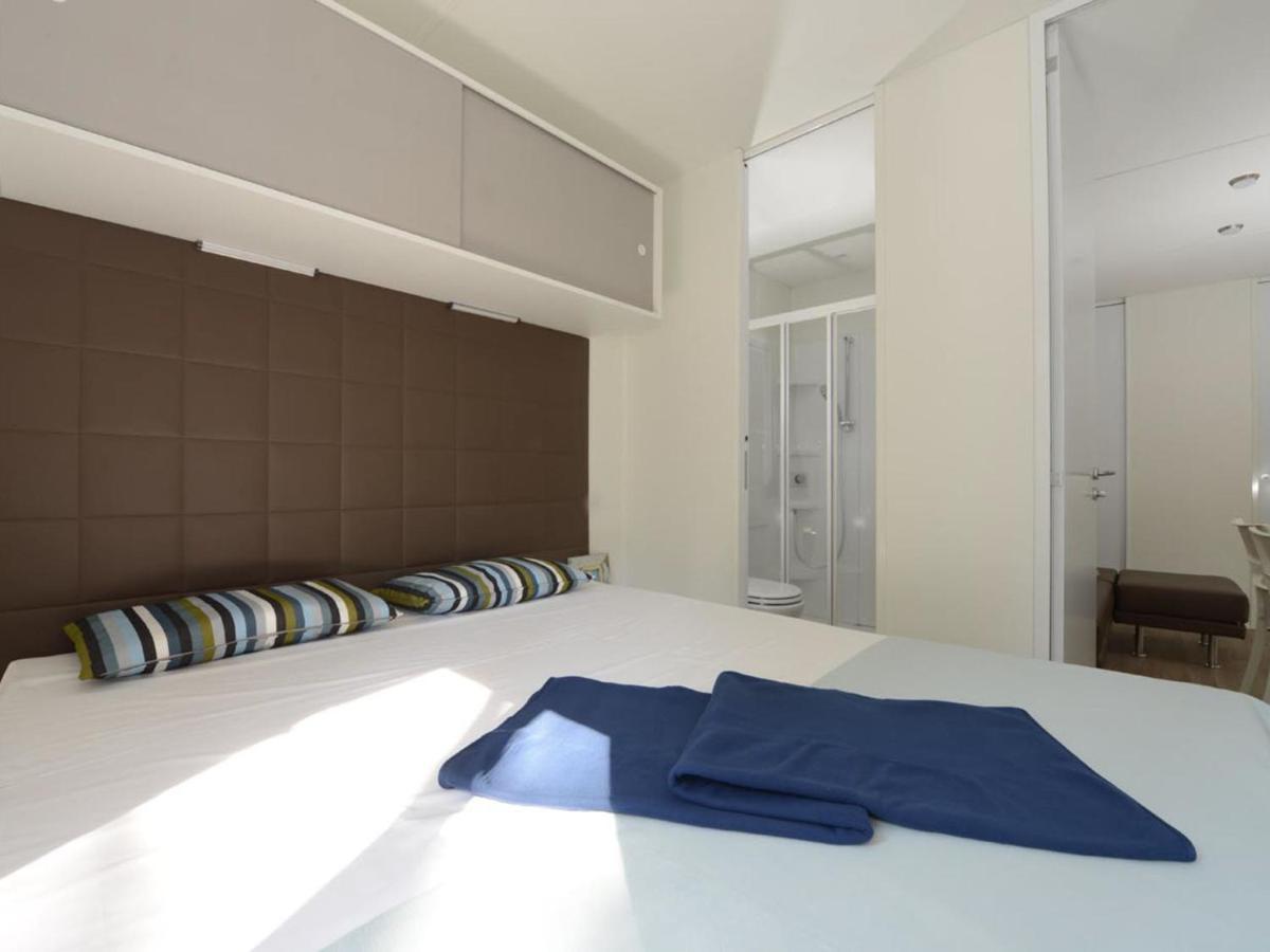 Holiday Home Maxi Caravan Capri By Interhome Baia Domizia Exterior photo